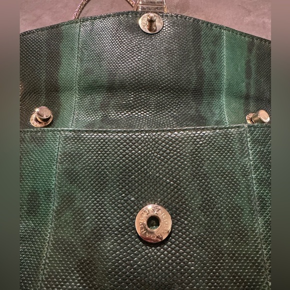 Bvlgari Bag
Green leather
Gold hardware
Used once, excellent condition - Picture 8 of 16